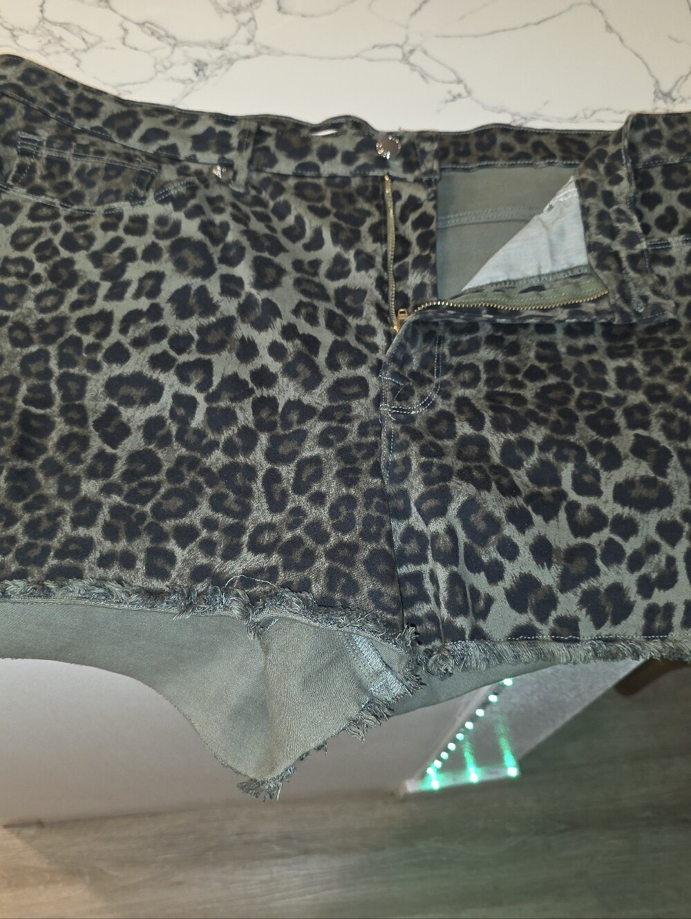 Good American leopard animal olive sage camo green cut off mini shorts 20